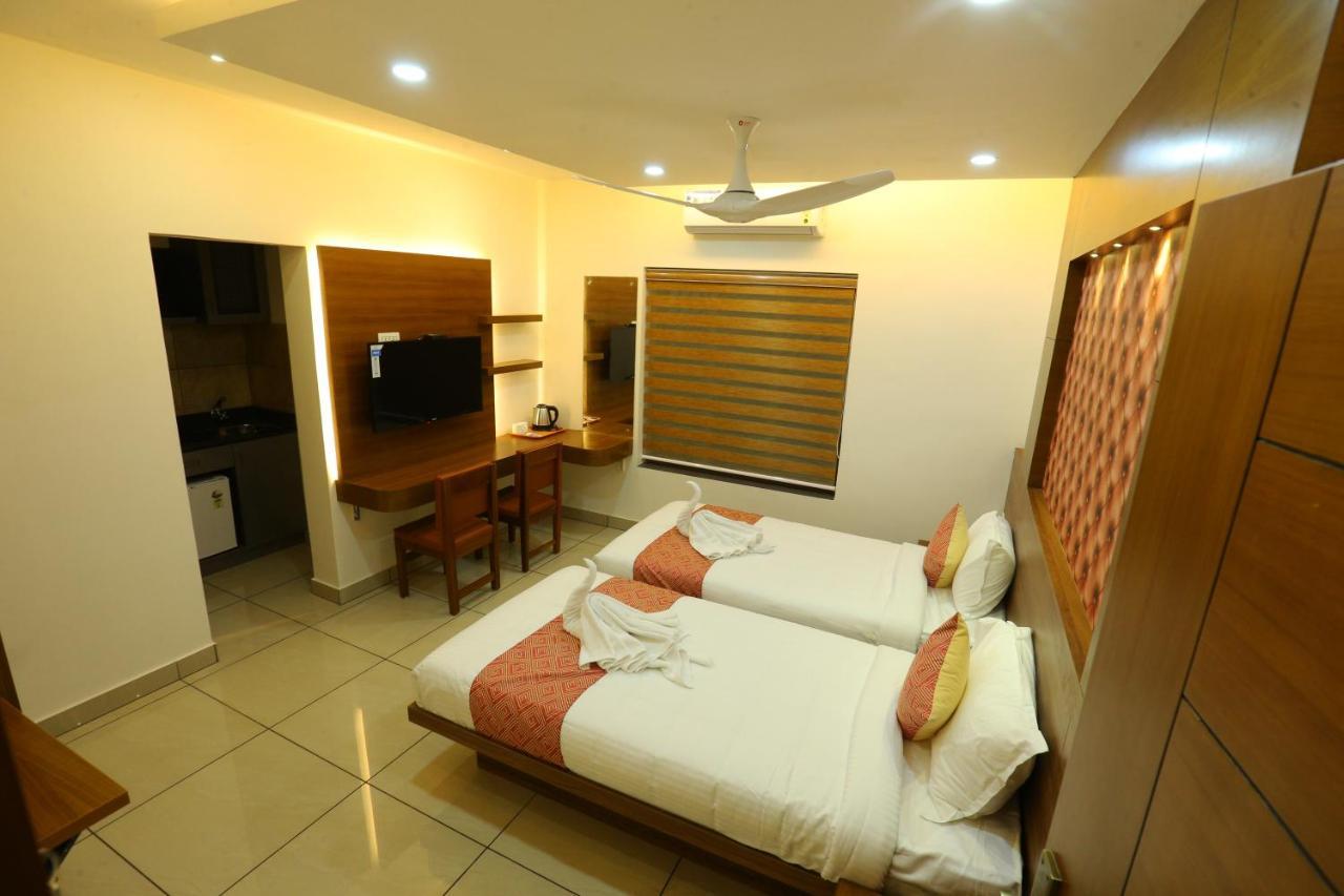 Ahlan Luxury Rooms Kochi ภายนอก รูปภาพ