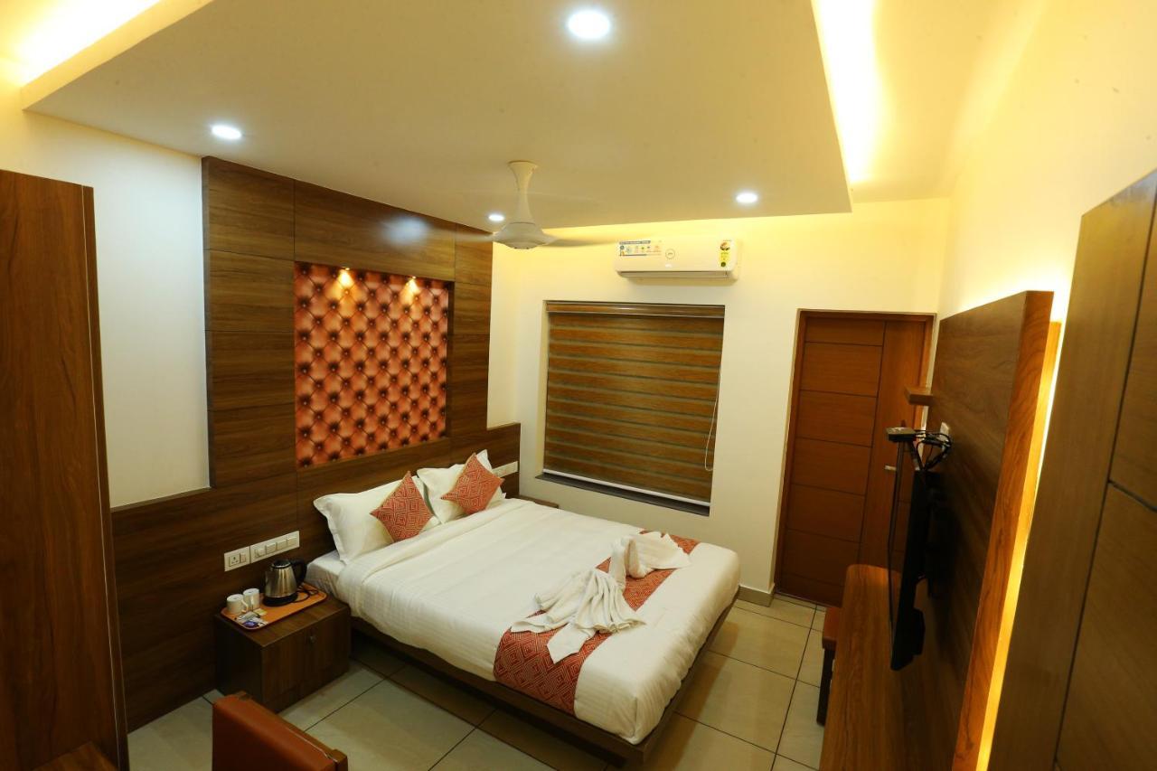 Ahlan Luxury Rooms Kochi ภายนอก รูปภาพ