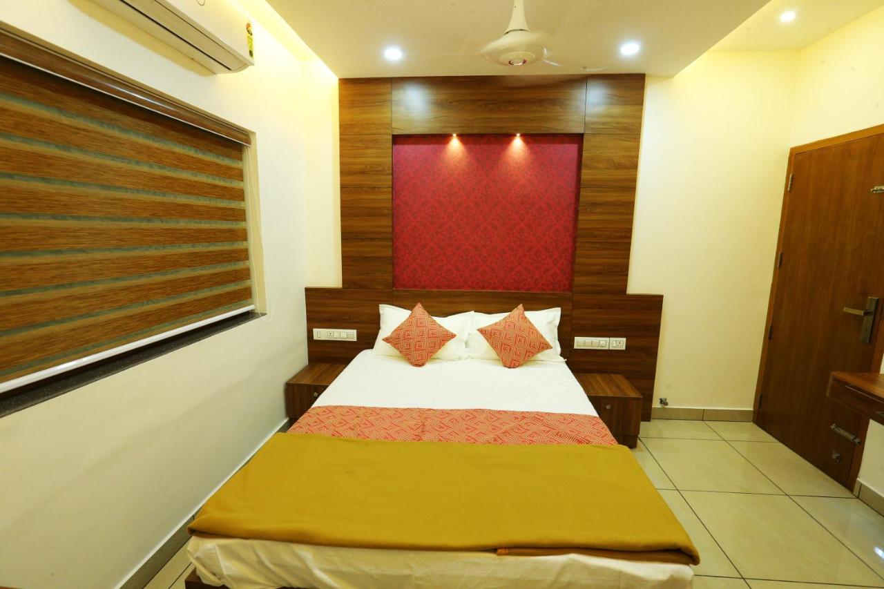 Ahlan Luxury Rooms Kochi ภายนอก รูปภาพ