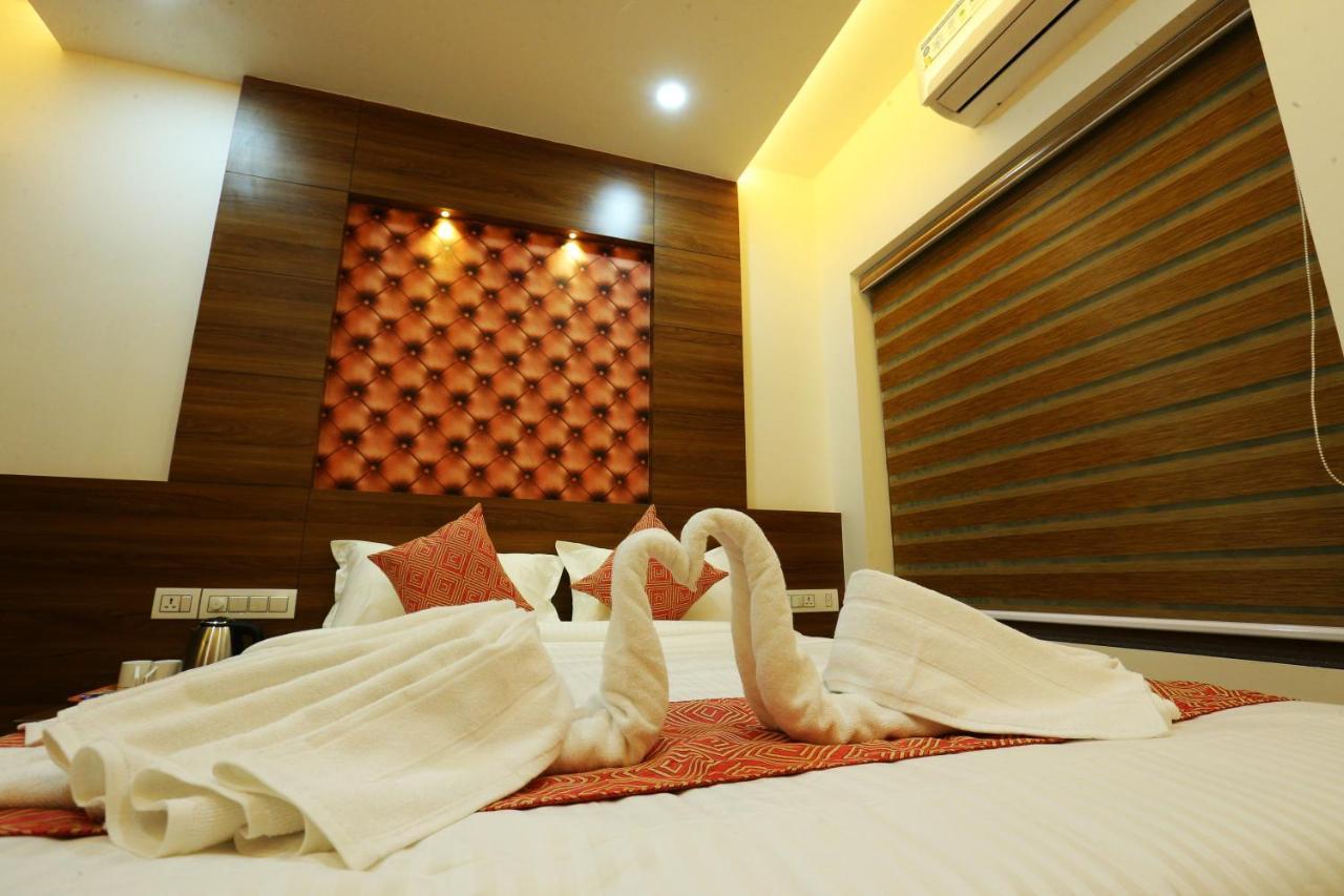 Ahlan Luxury Rooms Kochi ภายนอก รูปภาพ