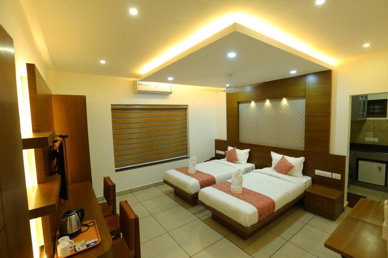 Ahlan Luxury Rooms Kochi ภายนอก รูปภาพ