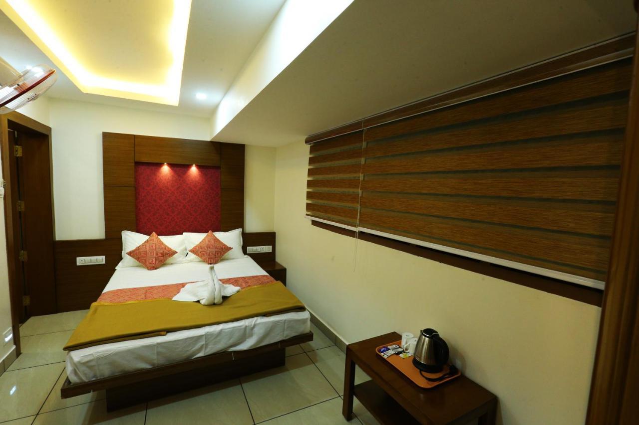 Ahlan Luxury Rooms Kochi ภายนอก รูปภาพ