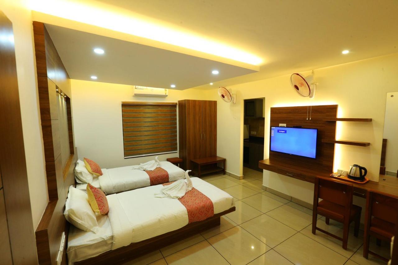 Ahlan Luxury Rooms Kochi ภายนอก รูปภาพ